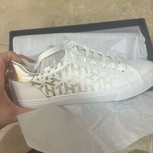Never used tommy hilfiger sneakers